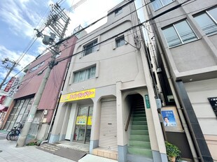 裕川マンションの物件外観写真